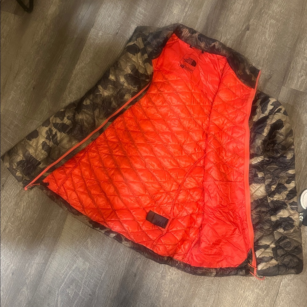 The North Face Thermoball Women's Camo Orange Puffer Jacket Small Full Zip EUC - Picture 4 of 9